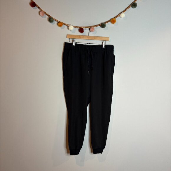 Lululemon On The Fly Jogger in Black - Picture 2 of 4